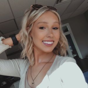 Meet your Posher, Cassandra